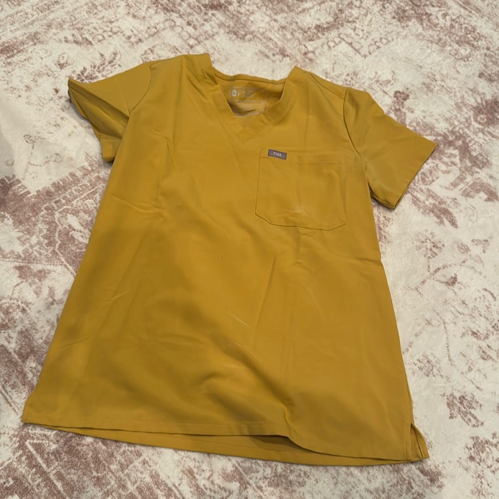 Figs scrub top